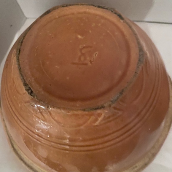 Stoneware Mixing Bowl with Lid. 8” - Picture 5 of 8